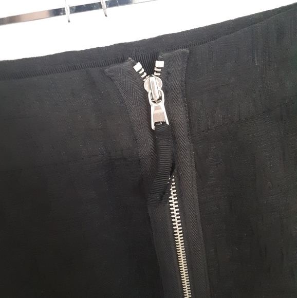 Black Ruffle Skirt Textured Cute Size 2 - Picture 4 of 7